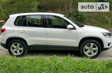 Позашляховик / Кросовер Volkswagen Tiguan 2012 в 
