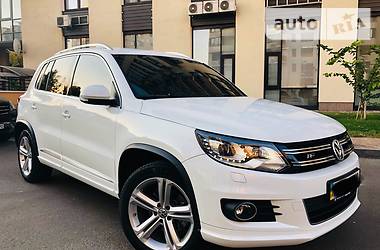 Позашляховик / Кросовер Volkswagen Tiguan 2015 в Києві