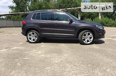 Позашляховик / Кросовер Volkswagen Tiguan 2016 в 