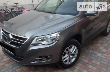 Позашляховик / Кросовер Volkswagen Tiguan 2011 в 