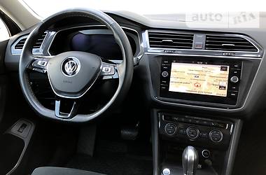 Позашляховик / Кросовер Volkswagen Tiguan 2018 в Чернівцях