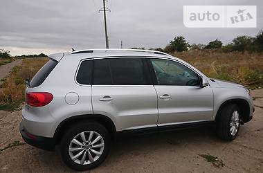 Внедорожник / Кроссовер Volkswagen Tiguan 2012 в Вознесенске