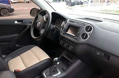 Позашляховик / Кросовер Volkswagen Tiguan 2015 в 