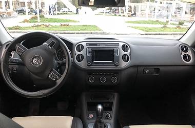 Позашляховик / Кросовер Volkswagen Tiguan 2015 в 
