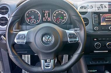 Внедорожник / Кроссовер Volkswagen Tiguan 2015 в Долинской