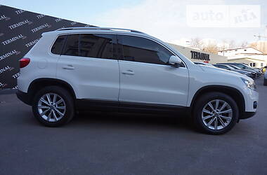 Позашляховик / Кросовер Volkswagen Tiguan 2013 в 