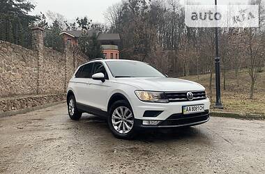 Позашляховик / Кросовер Volkswagen Tiguan 2016 в Києві