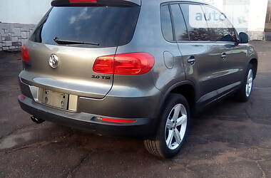Позашляховик / Кросовер Volkswagen Tiguan 2012 в 