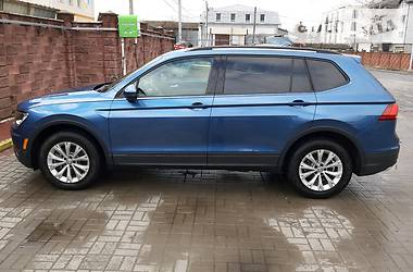 Позашляховик / Кросовер Volkswagen Tiguan 2017 в 