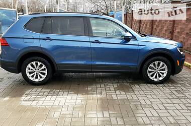 Позашляховик / Кросовер Volkswagen Tiguan 2017 в 