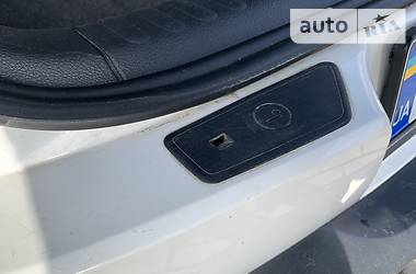 Позашляховик / Кросовер Volkswagen Tiguan 2011 в 