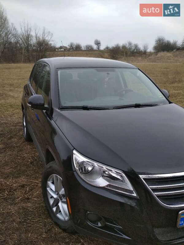 Внедорожник / Кроссовер Volkswagen Tiguan 2010 в Полтаве