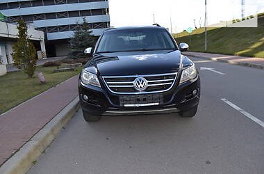 Позашляховик / Кросовер Volkswagen Tiguan 2010 в 