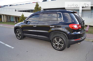 Позашляховик / Кросовер Volkswagen Tiguan 2010 в 
