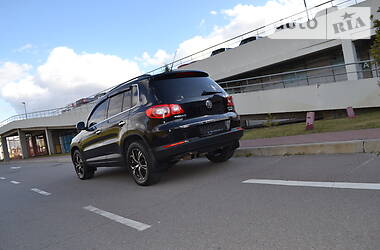 Позашляховик / Кросовер Volkswagen Tiguan 2010 в 