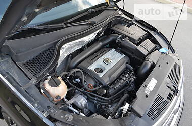 Позашляховик / Кросовер Volkswagen Tiguan 2010 в 