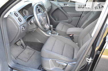 Позашляховик / Кросовер Volkswagen Tiguan 2010 в 