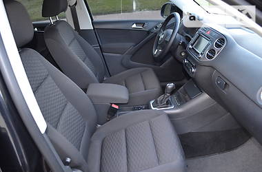 Позашляховик / Кросовер Volkswagen Tiguan 2010 в 