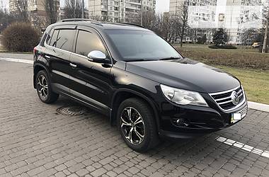 Позашляховик / Кросовер Volkswagen Tiguan 2010 в 