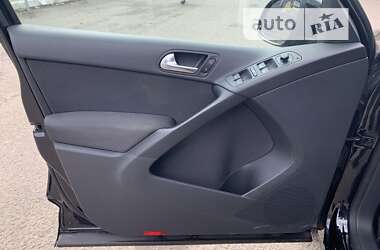 Позашляховик / Кросовер Volkswagen Tiguan 2011 в 