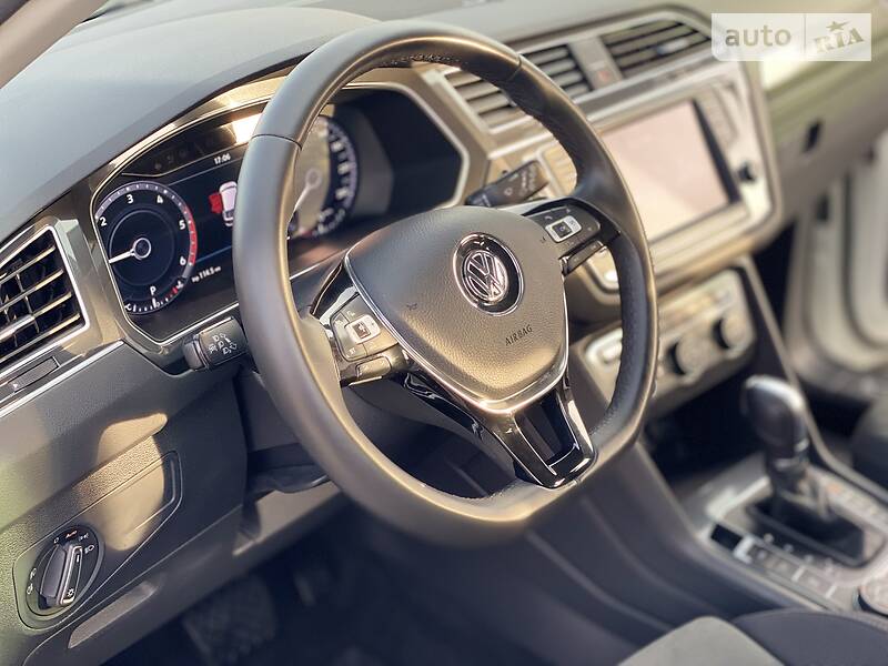 Позашляховик / Кросовер Volkswagen Tiguan 2016 в Рівному