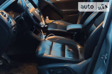 Позашляховик / Кросовер Volkswagen Tiguan 2010 в 
