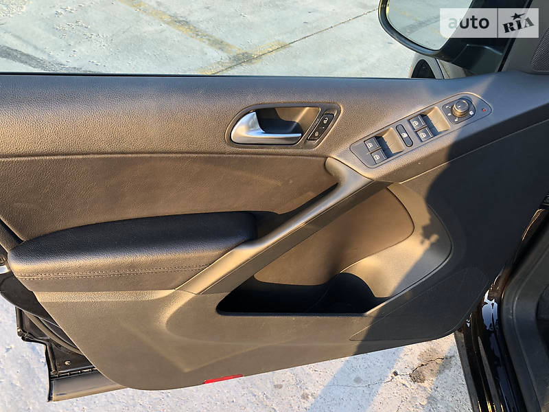 Позашляховик / Кросовер Volkswagen Tiguan 2016 в Києві