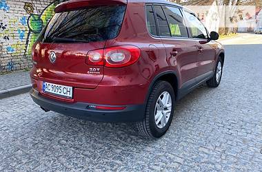 Позашляховик / Кросовер Volkswagen Tiguan 2011 в 