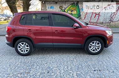Позашляховик / Кросовер Volkswagen Tiguan 2011 в 