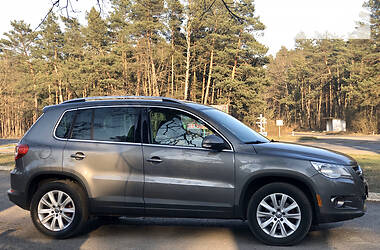 Позашляховик / Кросовер Volkswagen Tiguan 2010 в 