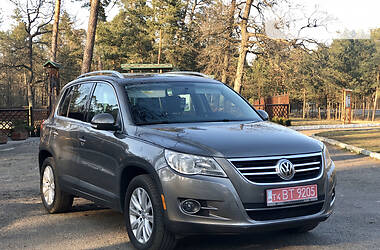 Позашляховик / Кросовер Volkswagen Tiguan 2010 в 