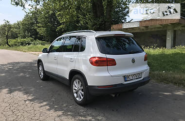 Позашляховик / Кросовер Volkswagen Tiguan 2011 в 