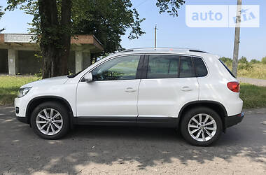 Позашляховик / Кросовер Volkswagen Tiguan 2011 в 