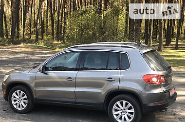 Позашляховик / Кросовер Volkswagen Tiguan 2010 в 