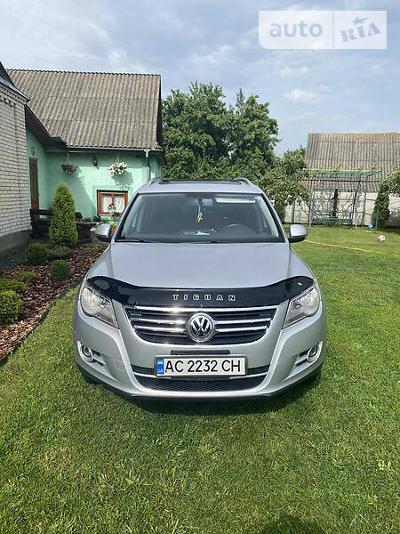 Внедорожник / Кроссовер Volkswagen Tiguan 2011 в Камне-Каширском