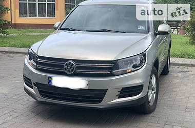 Позашляховик / Кросовер Volkswagen Tiguan 2012 в 