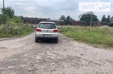 Позашляховик / Кросовер Volkswagen Tiguan 2012 в 