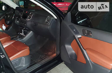 Позашляховик / Кросовер Volkswagen Tiguan 2009 в 