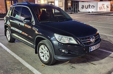 Позашляховик / Кросовер Volkswagen Tiguan 2009 в 