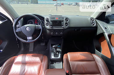 Позашляховик / Кросовер Volkswagen Tiguan 2009 в 