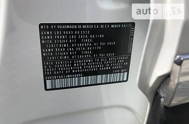 Внедорожник / Кроссовер Volkswagen Tiguan 2018 в 