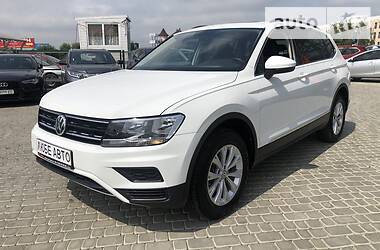Внедорожник / Кроссовер Volkswagen Tiguan 2018 в 