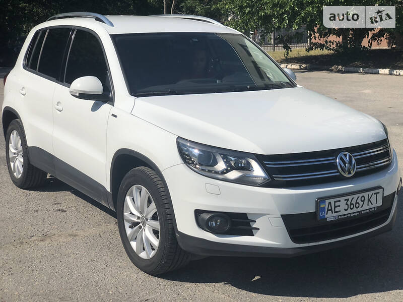 Позашляховик / Кросовер Volkswagen Tiguan 2016 в Дніпрі