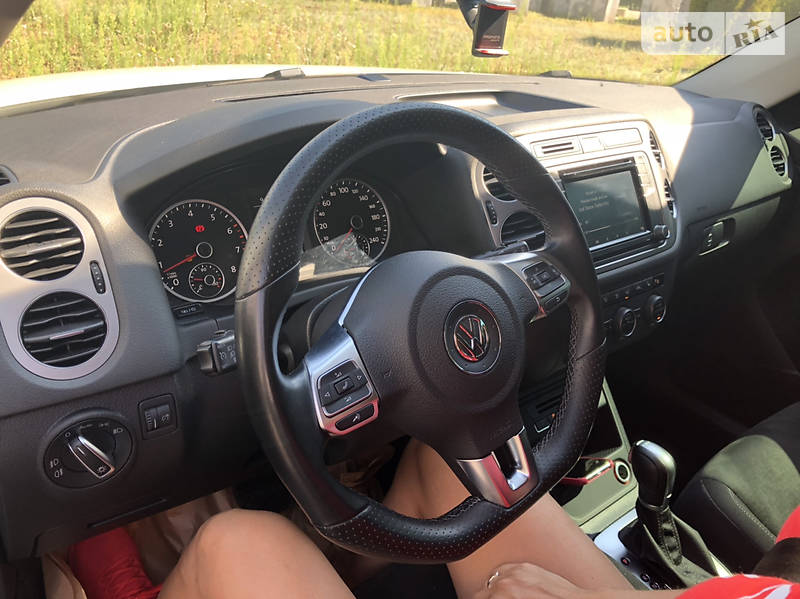 Позашляховик / Кросовер Volkswagen Tiguan 2016 в Дніпрі