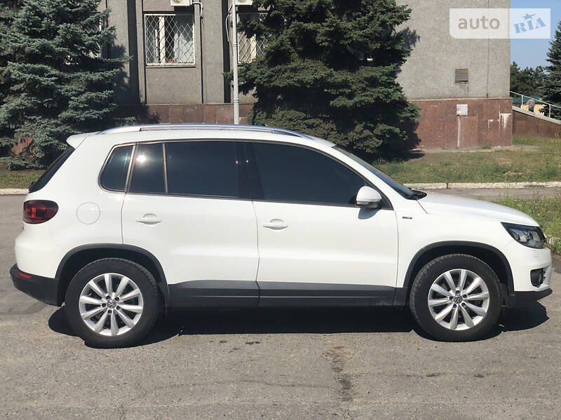 Позашляховик / Кросовер Volkswagen Tiguan 2016 в Дніпрі