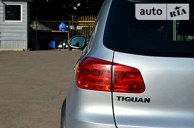Позашляховик / Кросовер Volkswagen Tiguan 2013 в 