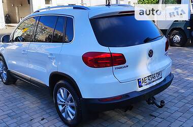 Внедорожник / Кроссовер Volkswagen Tiguan 2012 в 