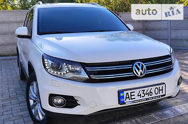 Внедорожник / Кроссовер Volkswagen Tiguan 2012 в 