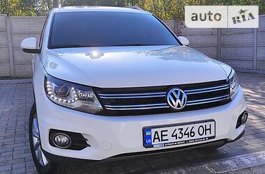 Внедорожник / Кроссовер Volkswagen Tiguan 2012 в 