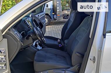 Внедорожник / Кроссовер Volkswagen Tiguan 2012 в 